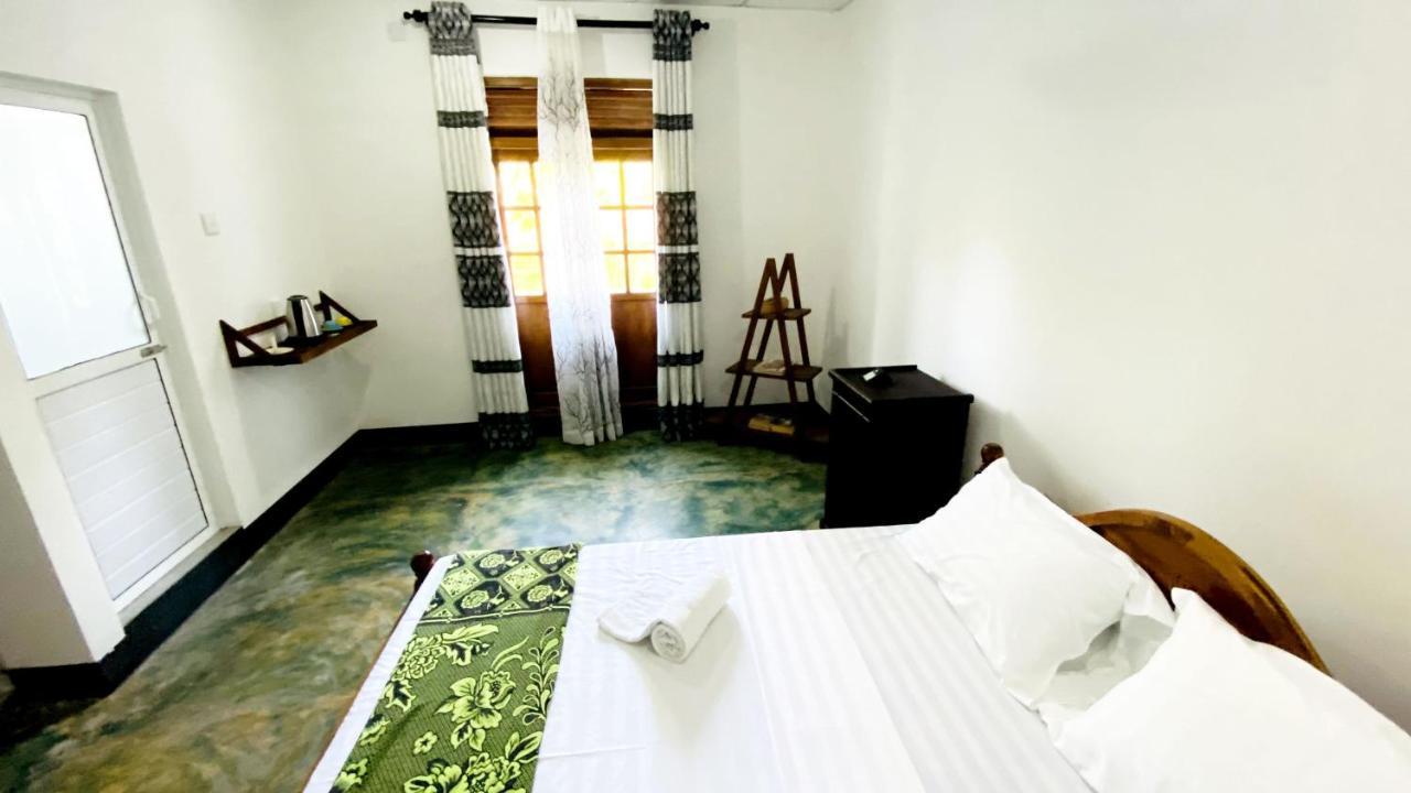 Madiha Surf House Lanka Hotel มาตารา ภายนอก รูปภาพ