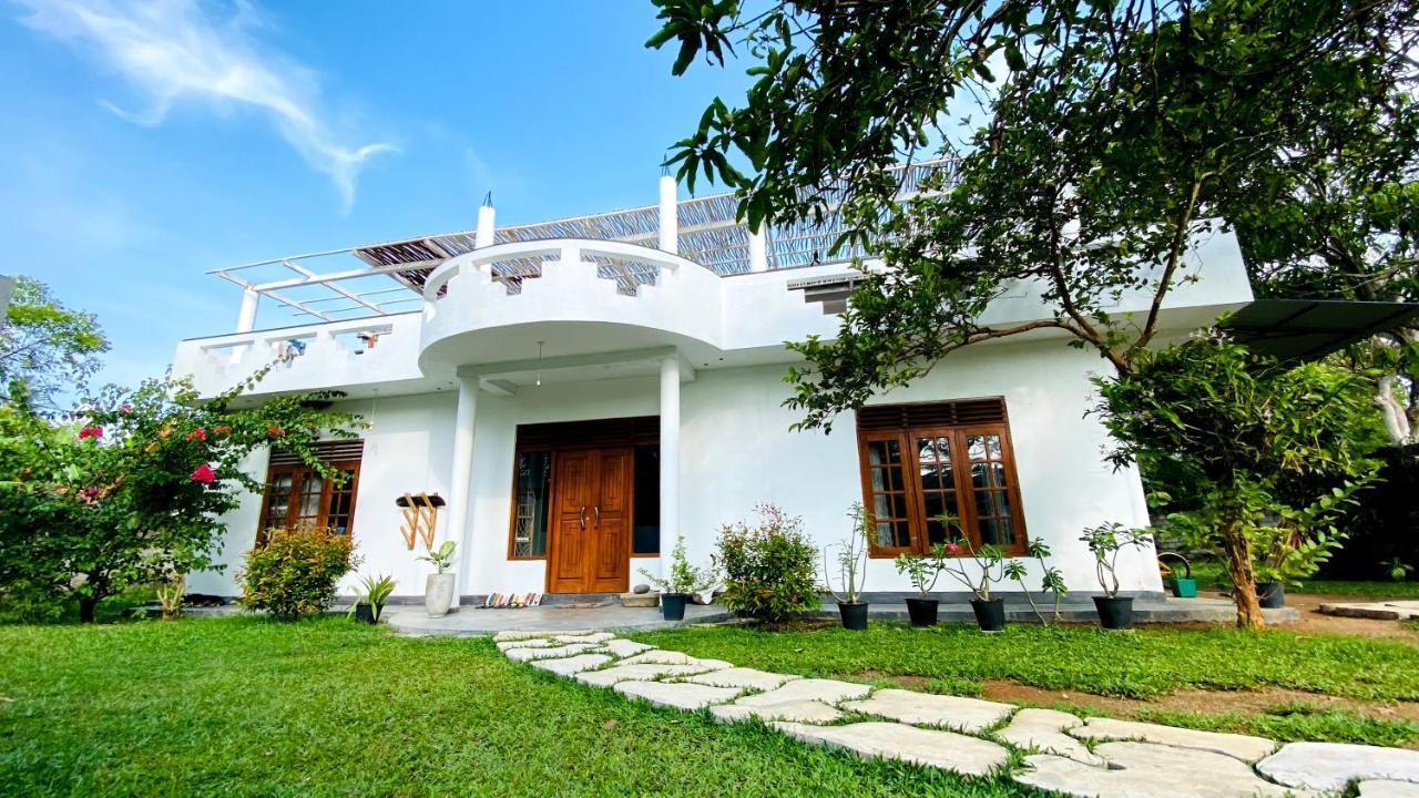 Madiha Surf House Lanka Hotel มาตารา ภายนอก รูปภาพ